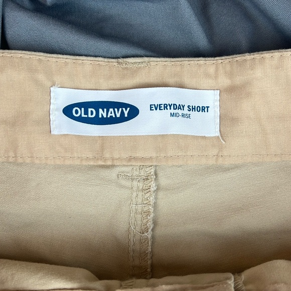 3 Old Navy everyday mid-rise women’s size 4 shorts gray, tan and checker - Picture 9 of 10
